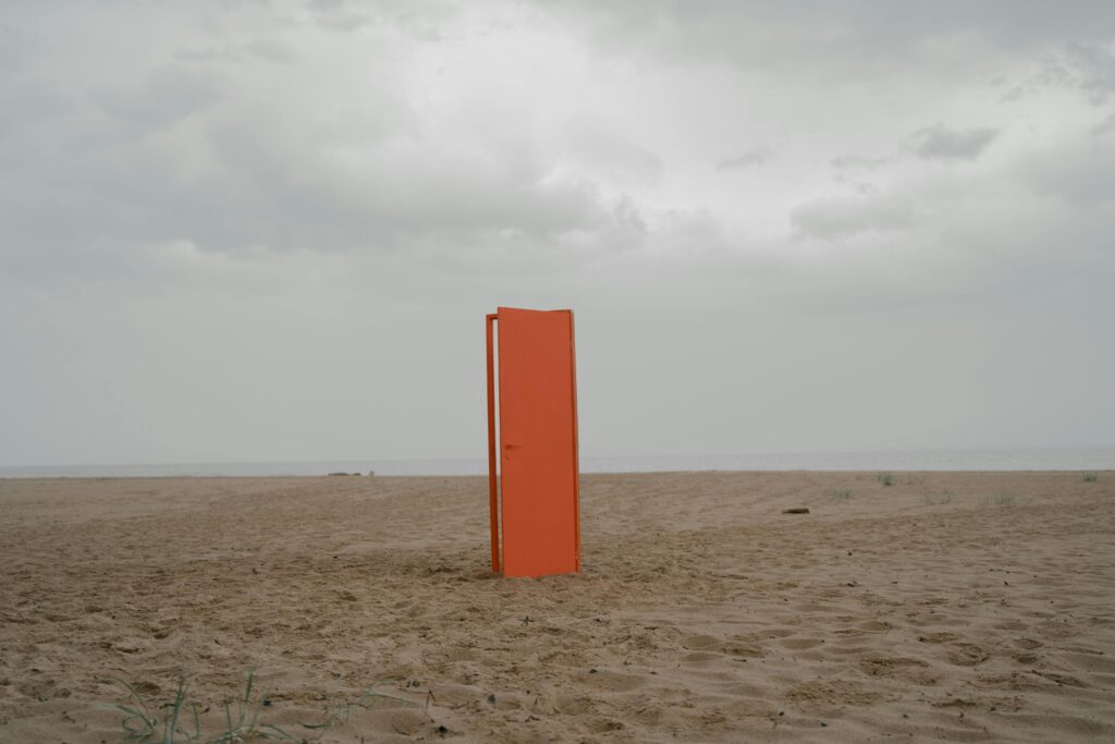 Symbolische open deur die nieuwe kansen voor talent voorstelt.